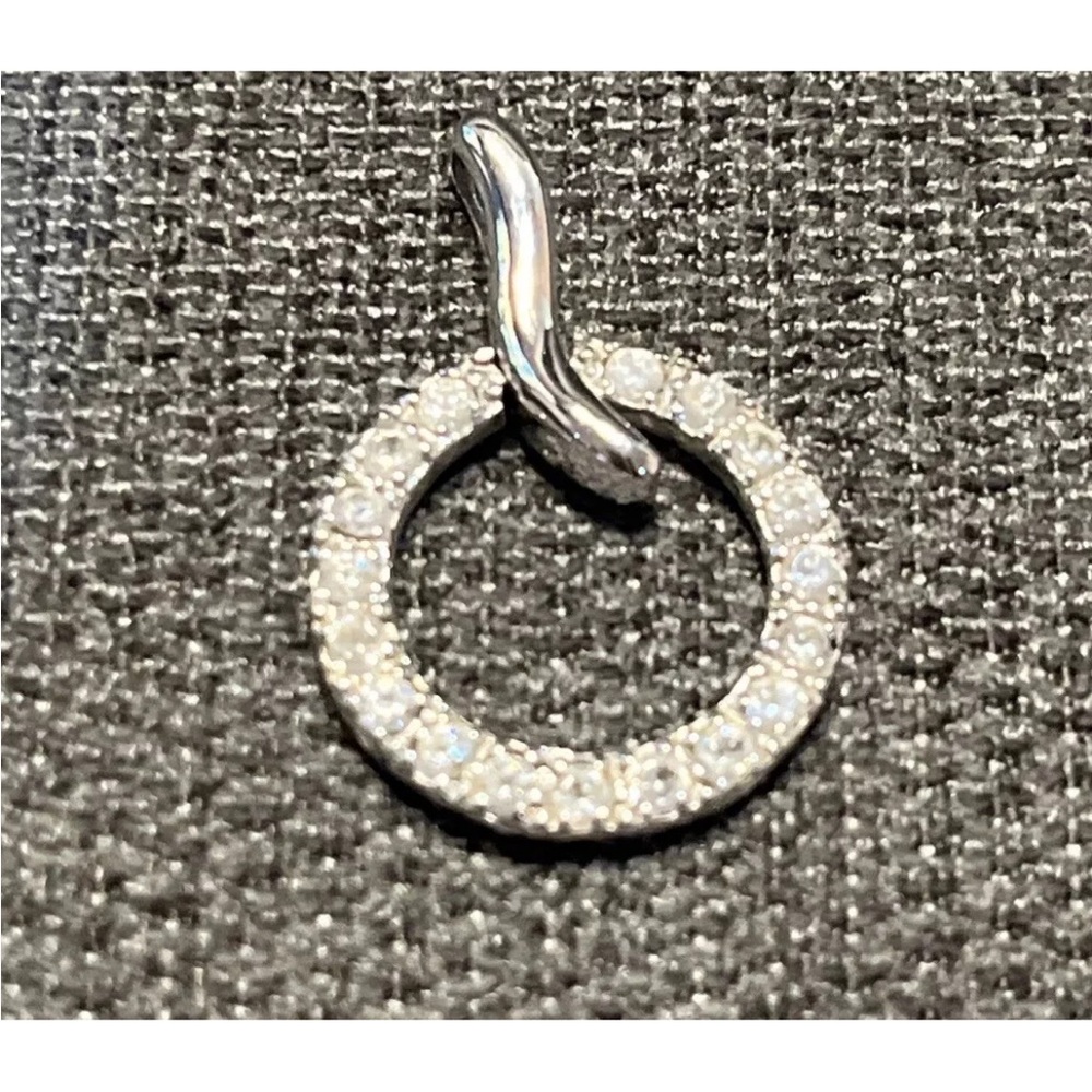 Elegant Sterling Silver Circle Pendant with rhinestone